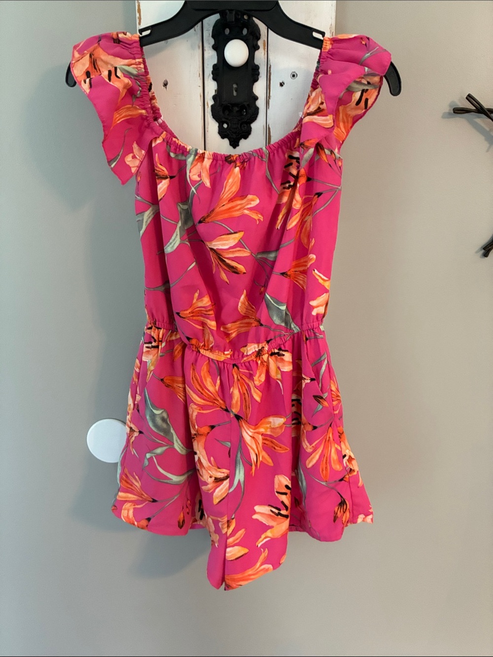 Lulus pink floral romper with pockets